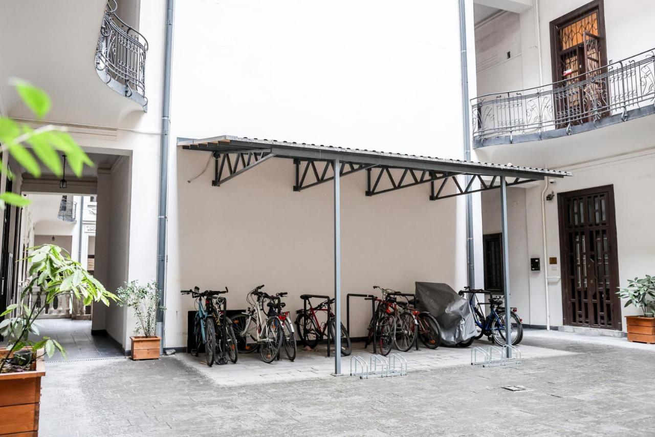 Apartment Modern 3br Free Parking Prime Location