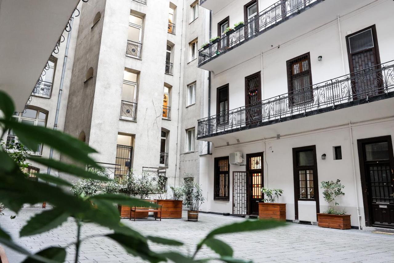 Apartment Modern 3br Free Parking Prime Location *