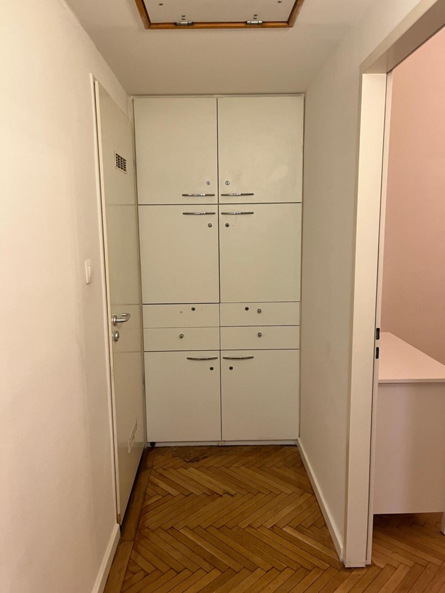 Modern 3br Free Parking Prime Location Apartment *
